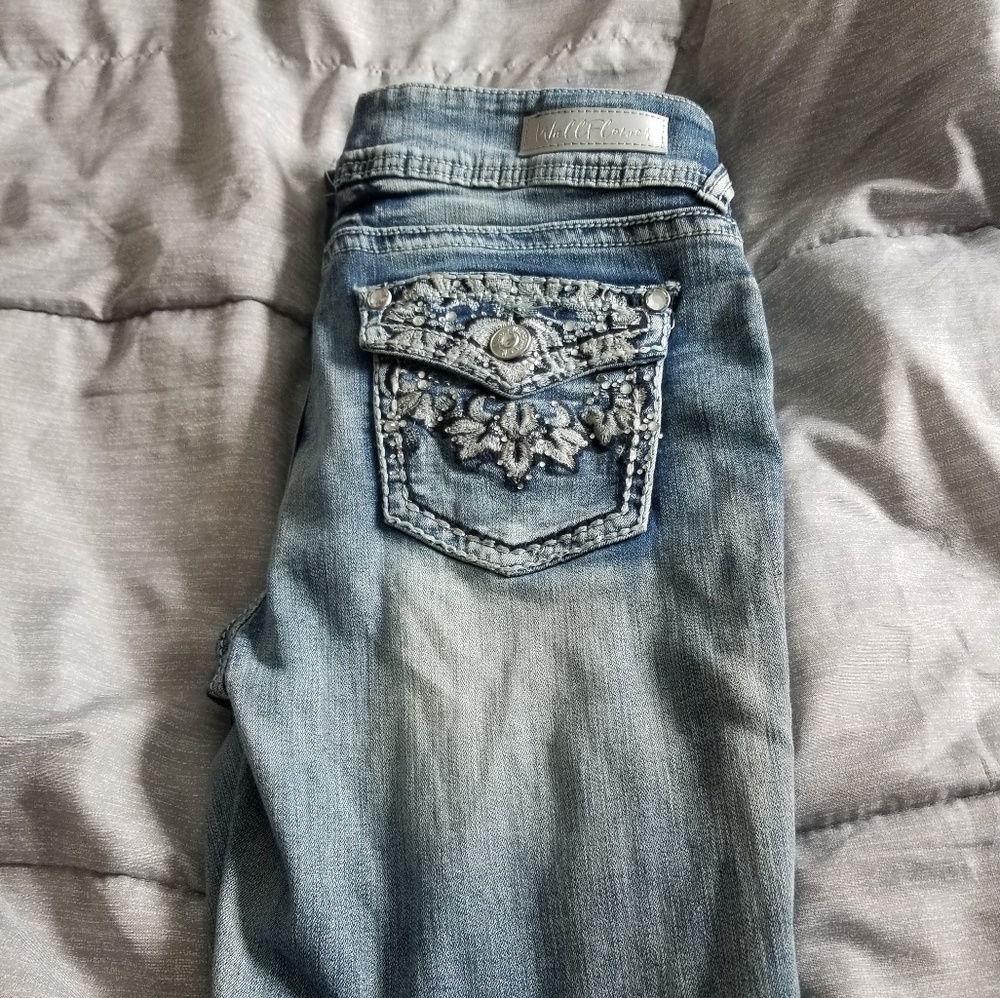 Wallflower size 9 Distressed Jeans